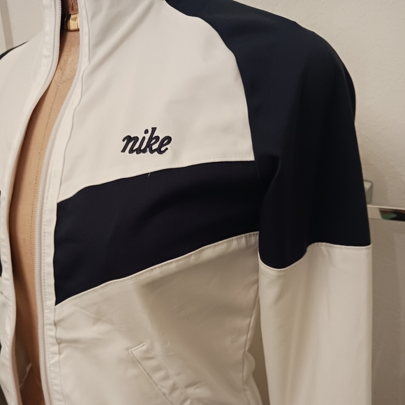 NIKE  Womens running Jacket - Picture 2 of 7